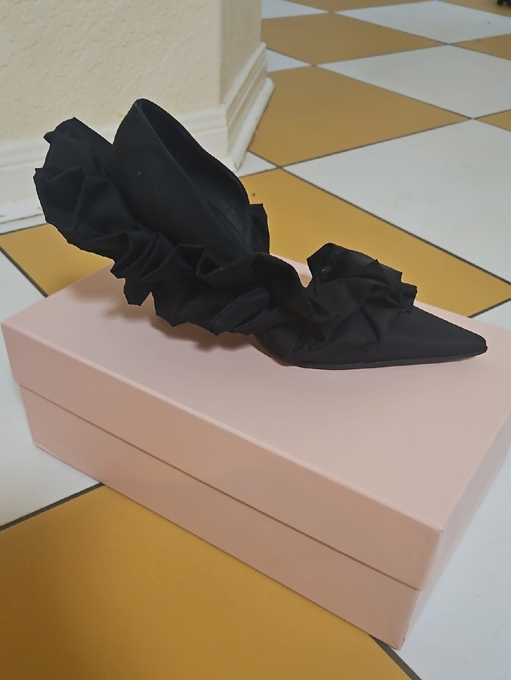 Maison Martin Margiela Black Ruffle Pointed-Toe Heel